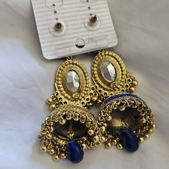 Earrings - Picture 8 of 11